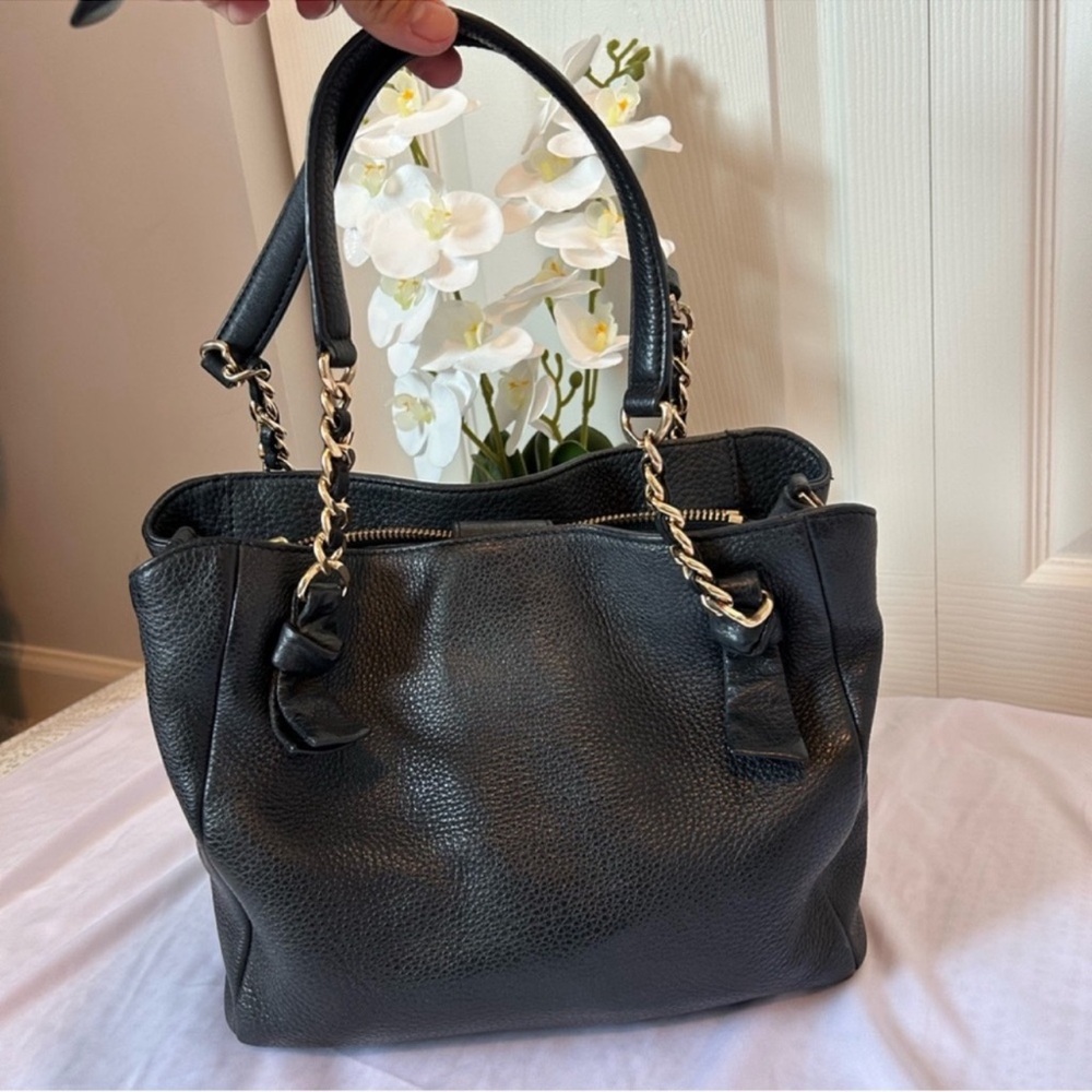 Tory Burch Black Leather Shoulder Bag with Gold Accents - Picture 8 of 16